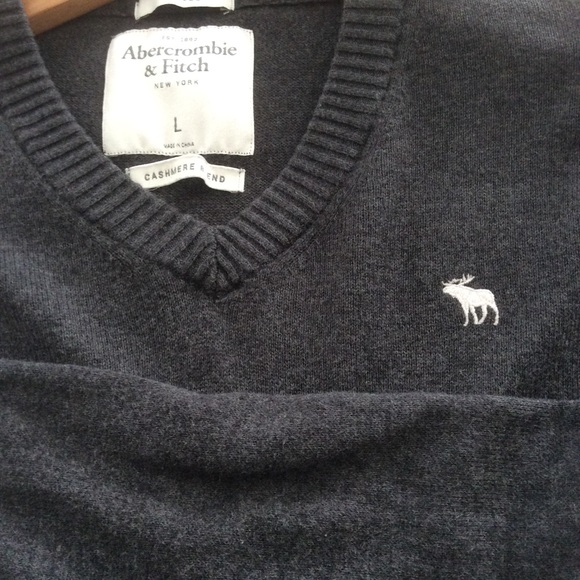 Cashmere Blend V-Neck long sleeve Sweater - Picture 4 of 5